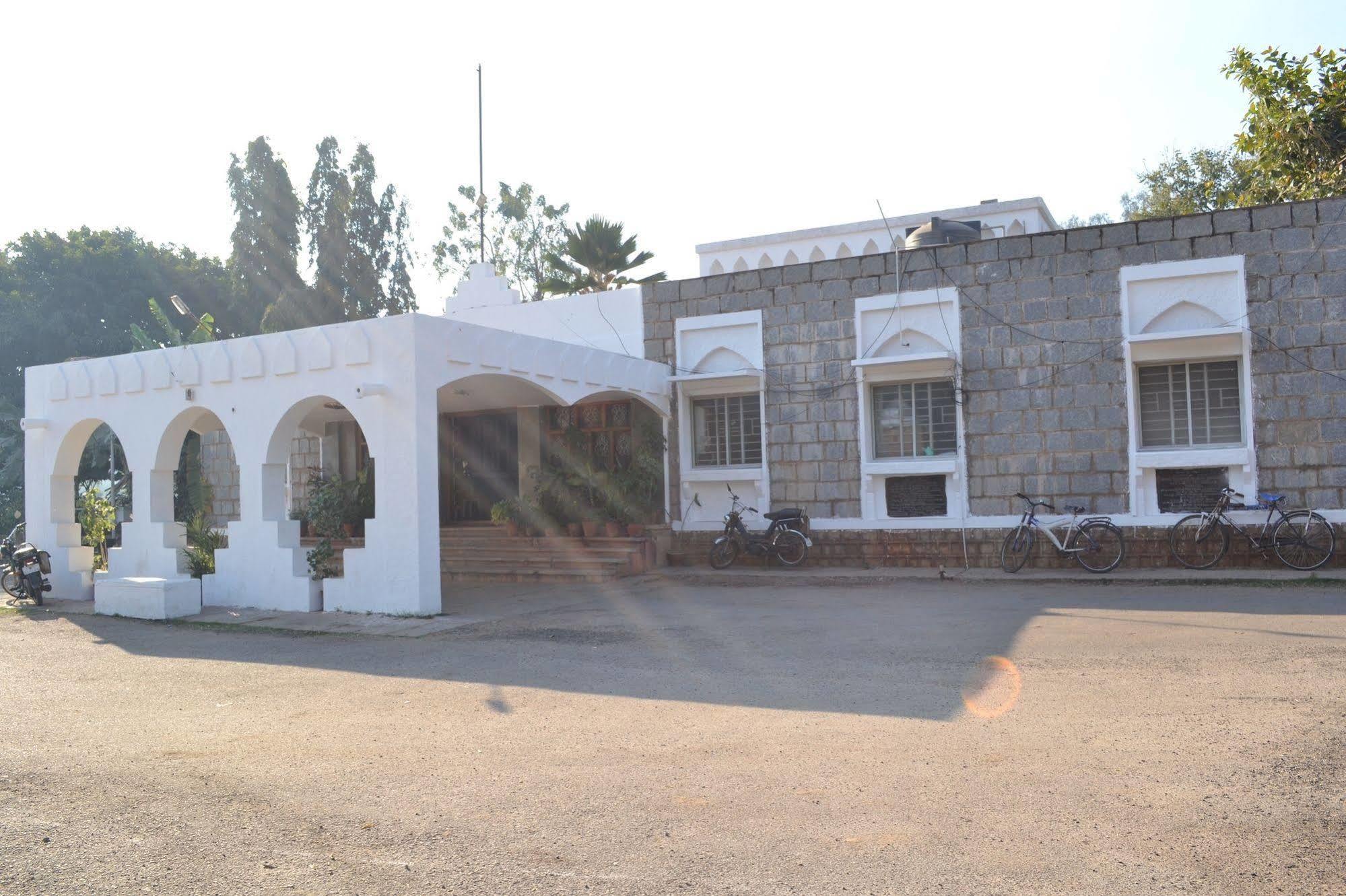 Kstdc Hotel Mayura Bhuvaneshwari Kamalapur Hampi Εξωτερικό φωτογραφία